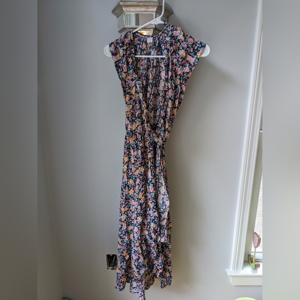 Old Navy wrap dress. Size XS. Navy floral.